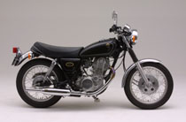 デイトナ　クロームメッキスリップオンマフラー＜トライアンフタイプ＞　SR400